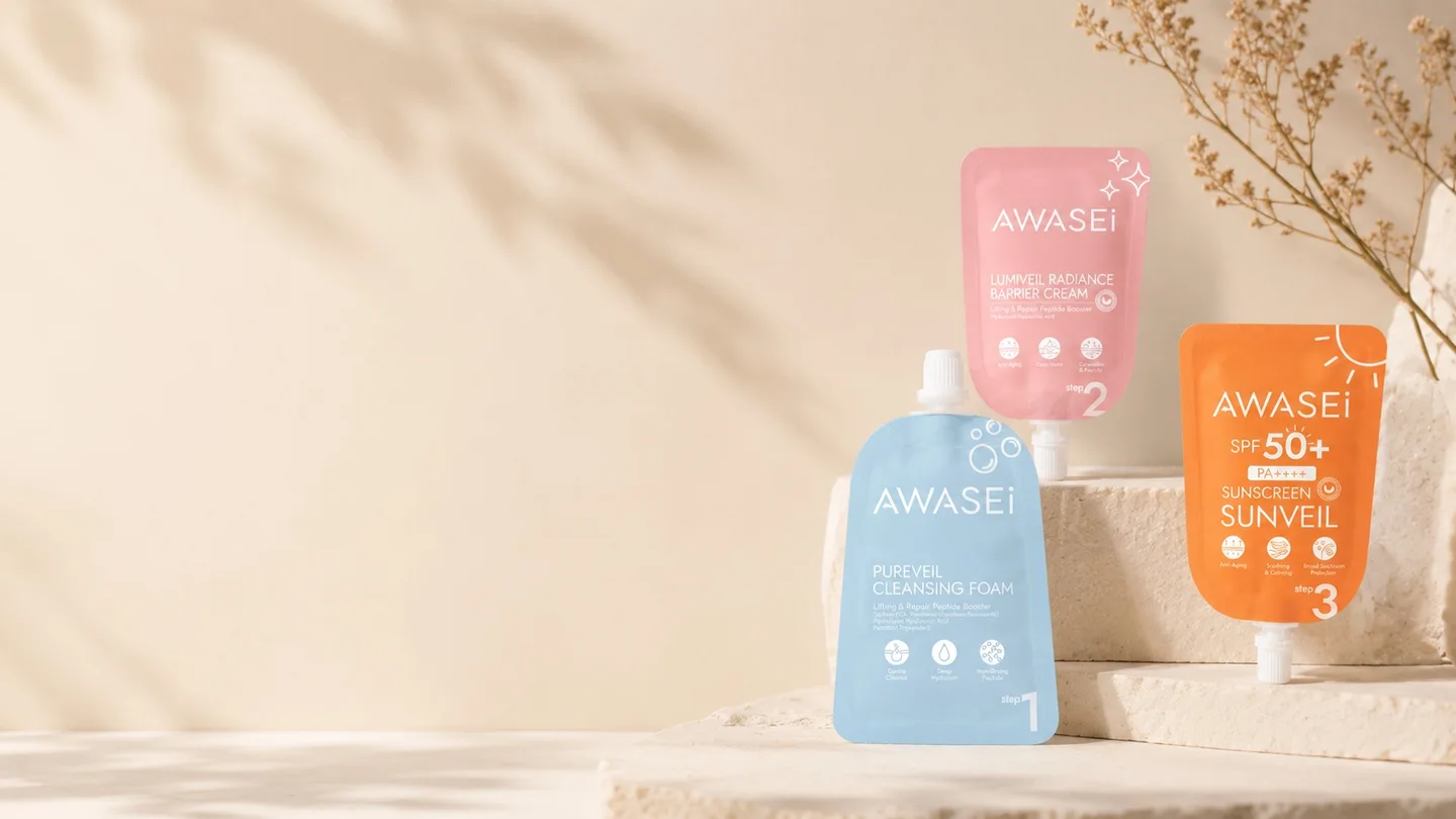ผลิตภัณฑ์ AWASEi ในบรรจุภัณฑ์สีฟ้า ชมพู และส้ม
